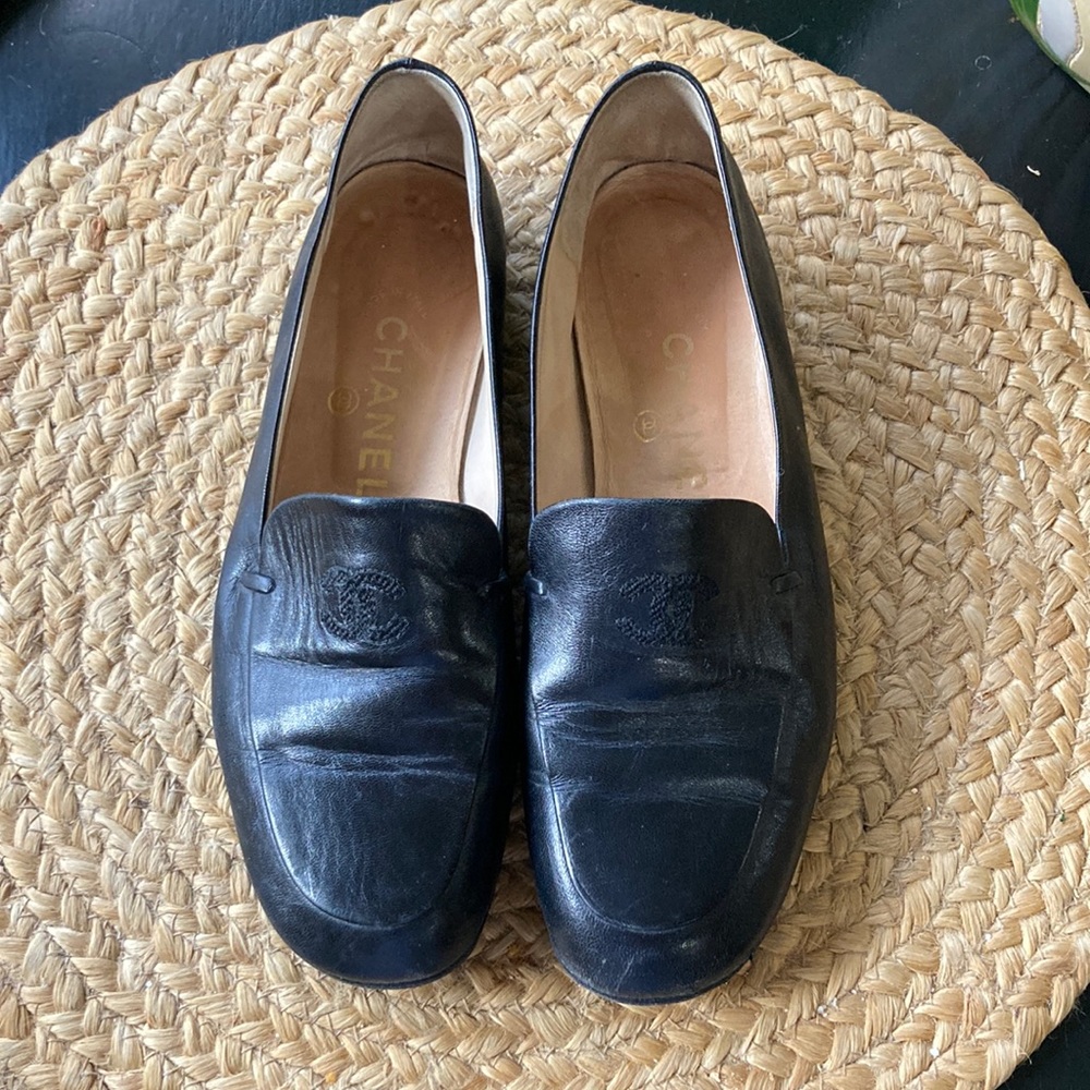 Vintage Authentic Black Lambskin Chanel Loafers Size 37
